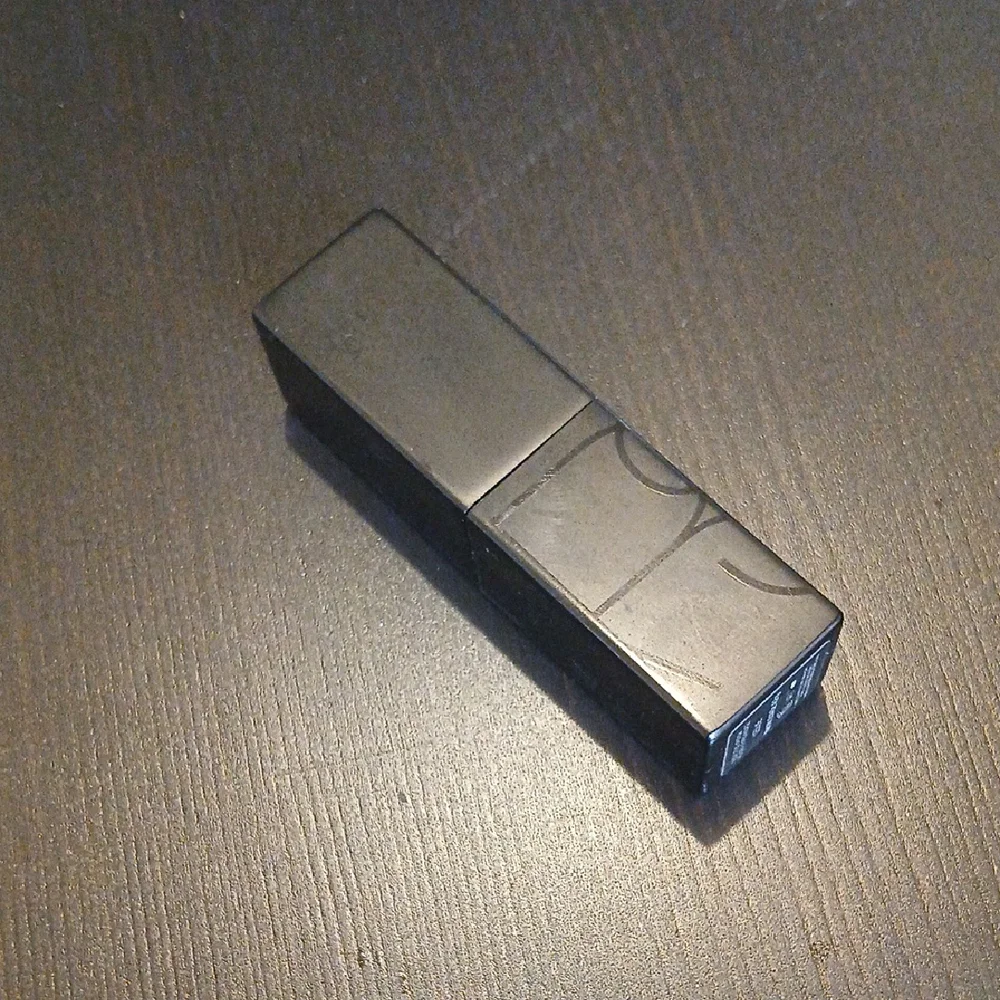 NARS Audacious Lipstick - Shade "LESLIE" - Picture 2 of 5